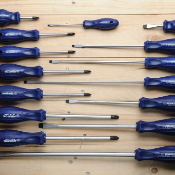 Dual Grip Screwdriver Complete Set of 15