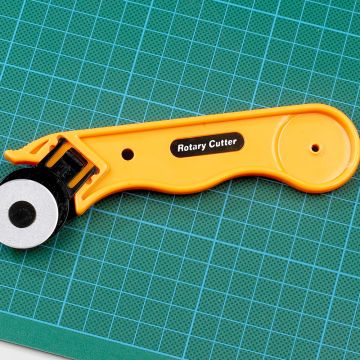 Dafa Rotary Cutter 28mm and Spare Blades